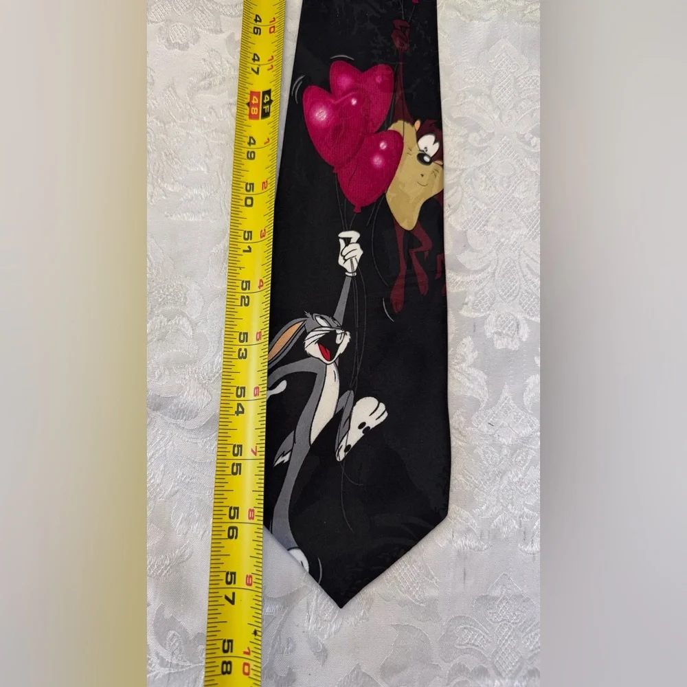 Looney Tunes Mania Vintage Tie Bugs Bunny Taz Valentines Hearts Balloons Novelty